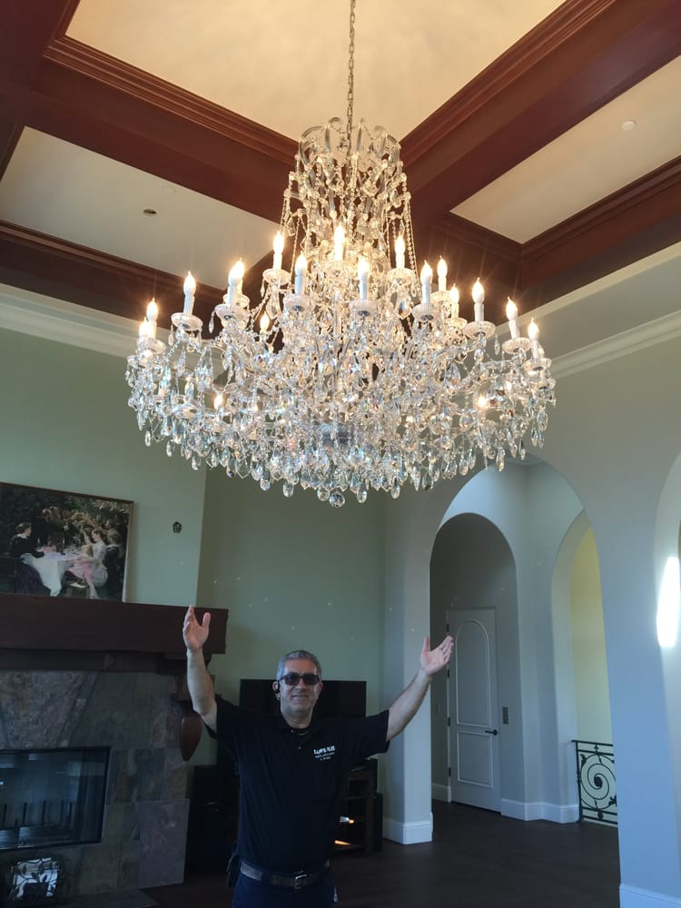 Whether it's a residential, commercial, or office building in California, Arizona, or Nevada, we've got you covered. Get an estimate for your lighting installation and repairs for free.