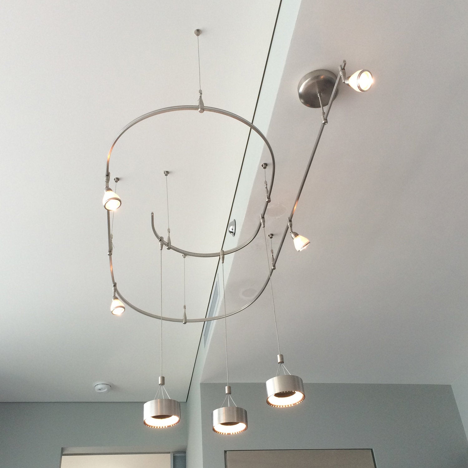 Get a free estimate of how much your pendant monorail lighting installation would cost in California.